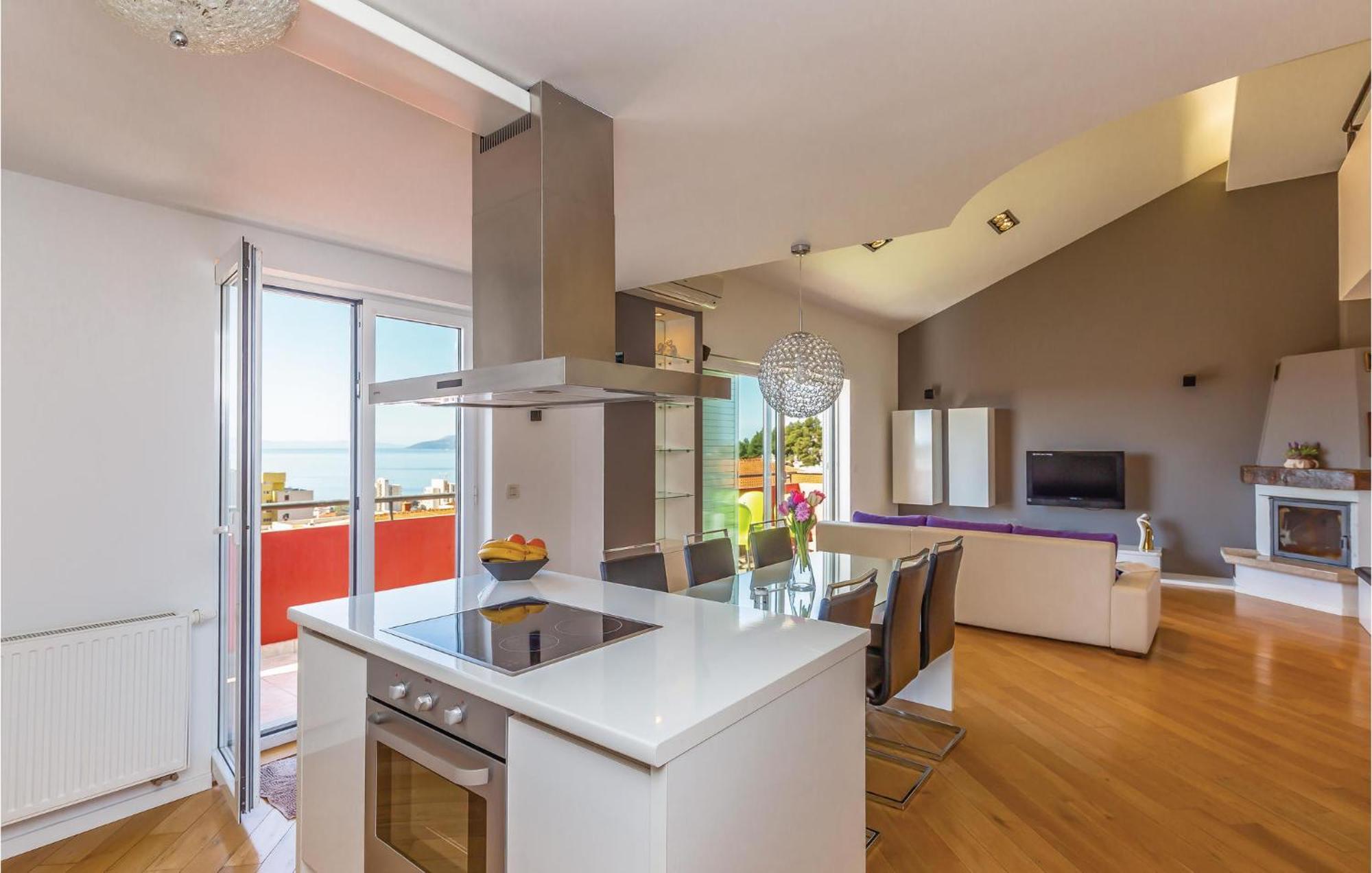 Lovely Apartment In Makarska With Kitchenette ภายนอก รูปภาพ