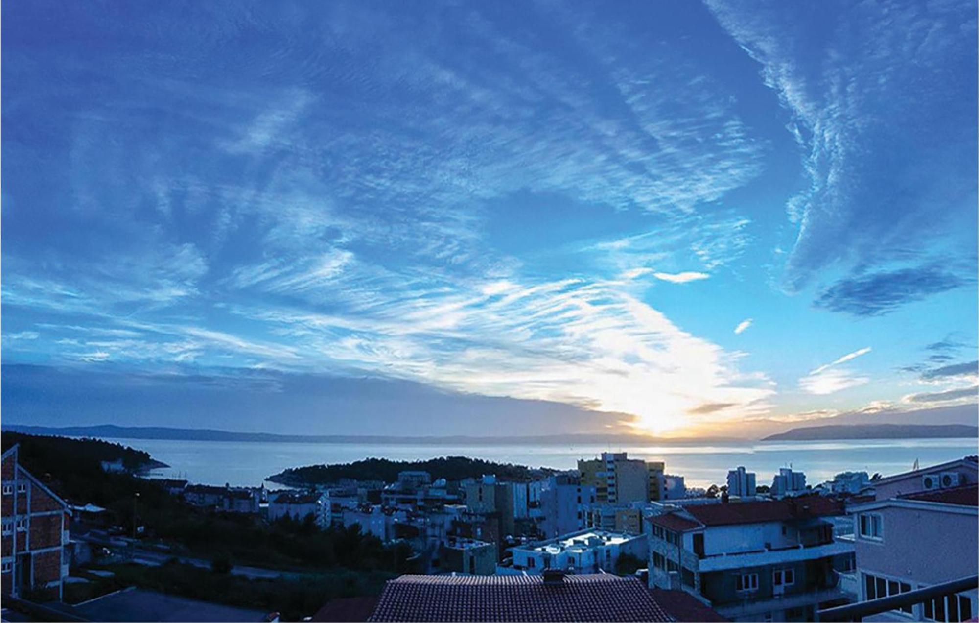 Lovely Apartment In Makarska With Kitchenette ภายนอก รูปภาพ